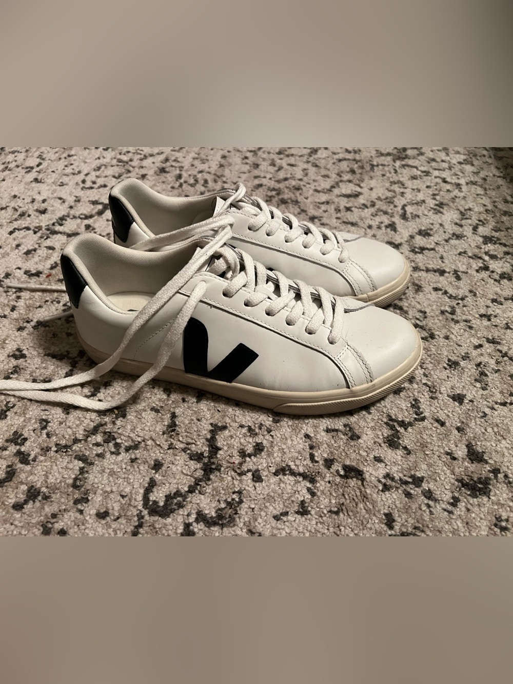 EUC Veja Women Esplar Sneakers Extra White with Black V Accent